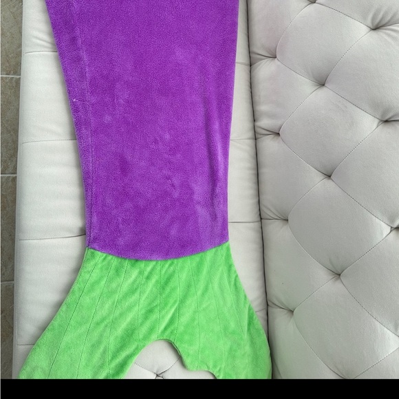 Lot of 2! Snuggie tails! Blankie tails! Mermaid & shark! Cozy kids’ blankets! - Picture 9 of 10